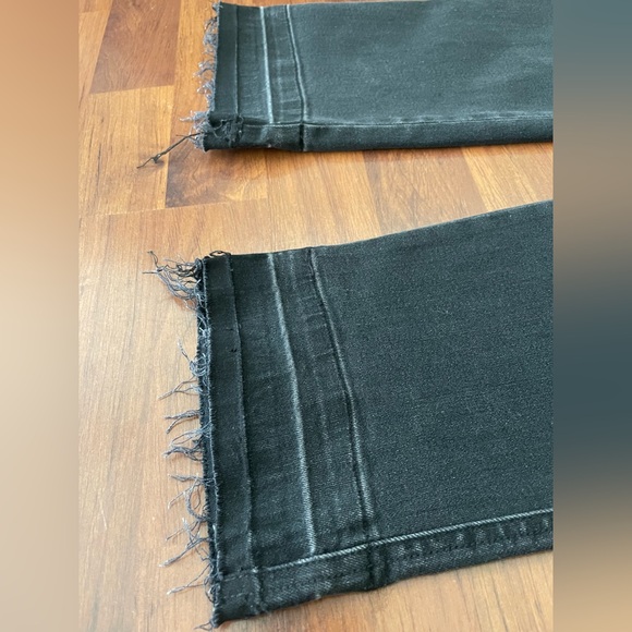 NEW SPANX Straight Leg Jeans in Vintage Black with Raw Hem - Picture 6 of 8